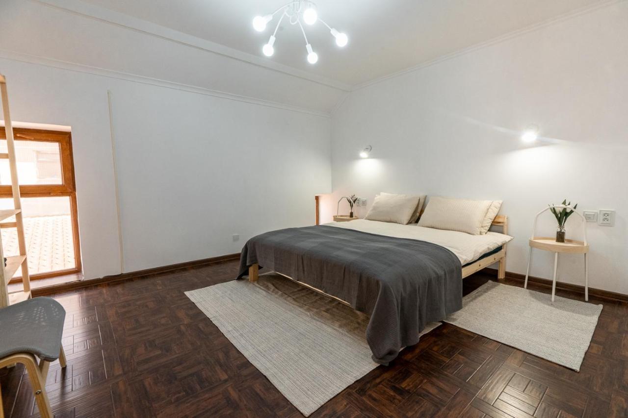 Modern Loft Lighthouse Hostel Karakol Luaran gambar