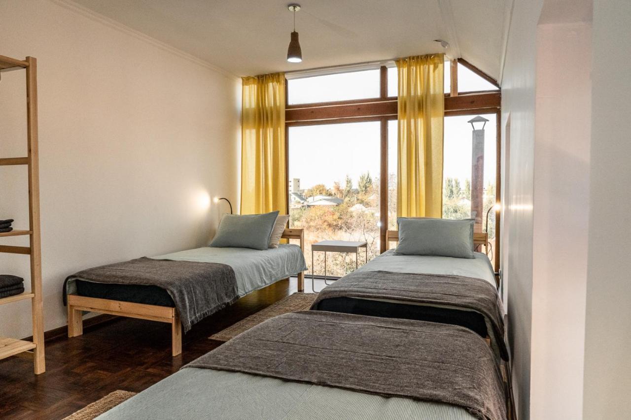 Modern Loft Lighthouse Hostel Karakol Luaran gambar