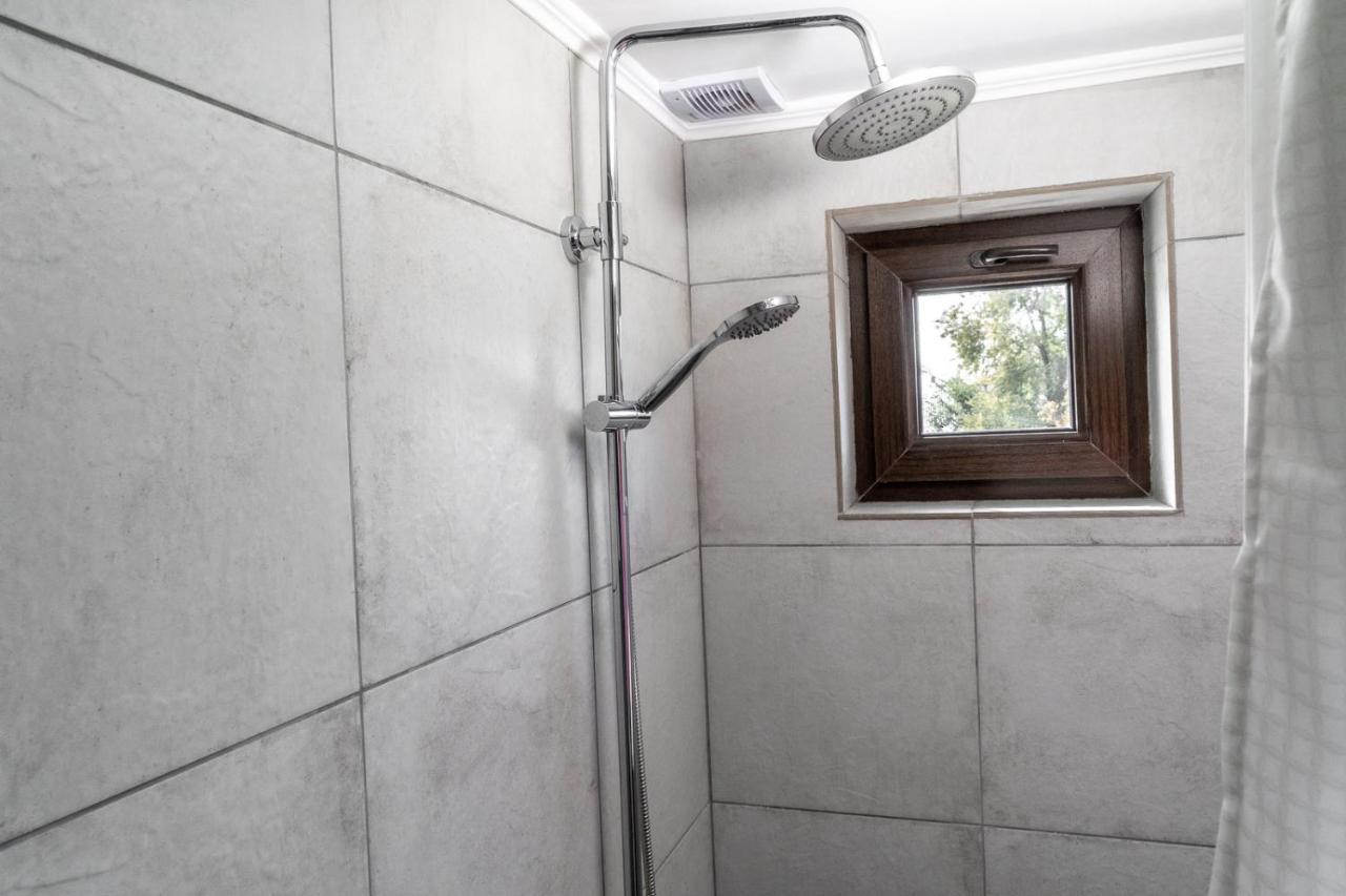 Modern Loft Lighthouse Hostel Karakol Luaran gambar