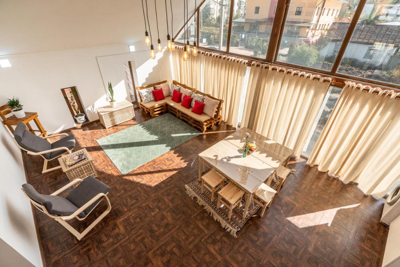 Modern Loft Lighthouse Hostel Karakol Luaran gambar